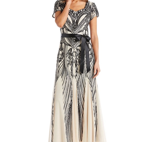 R&M Beautiful flowy gown in champagne and black - Picture 2 of 7